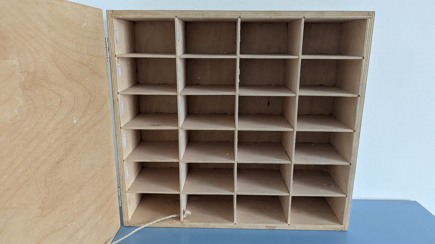 Puinen Lokerikko / Lokerikkokaappi (28-lokerikkoa)