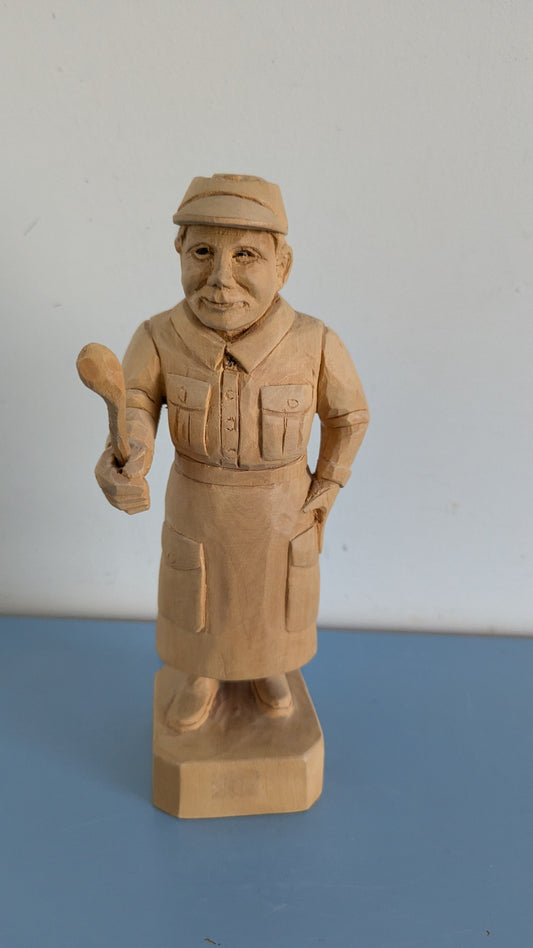 O. Kurki - Soppa Lotta Puuveistos (Signeerattu, 1990)