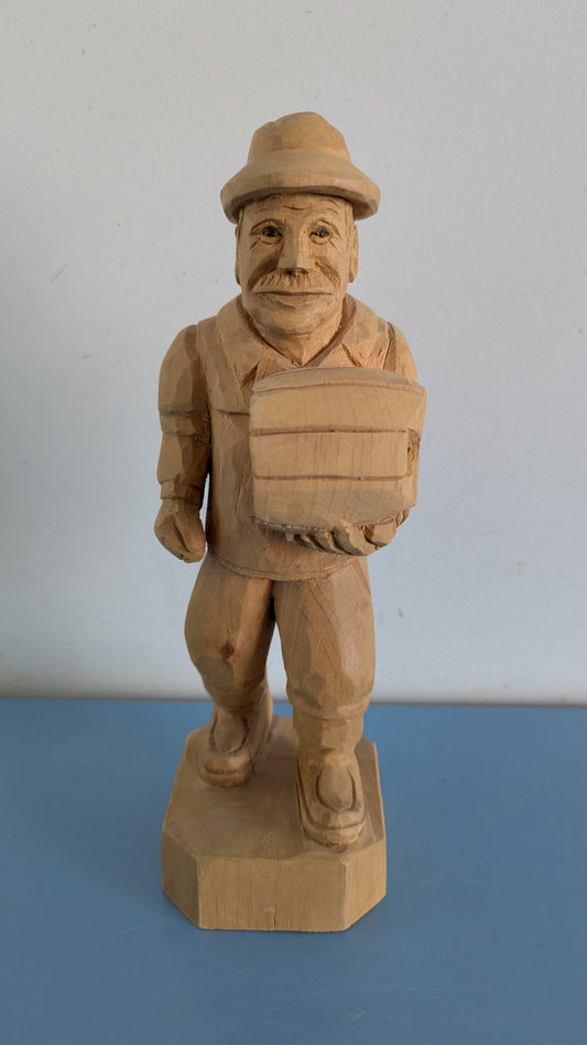 O. Kurki - Halonkantaja Puuveistos (Signeerattu, 1994)