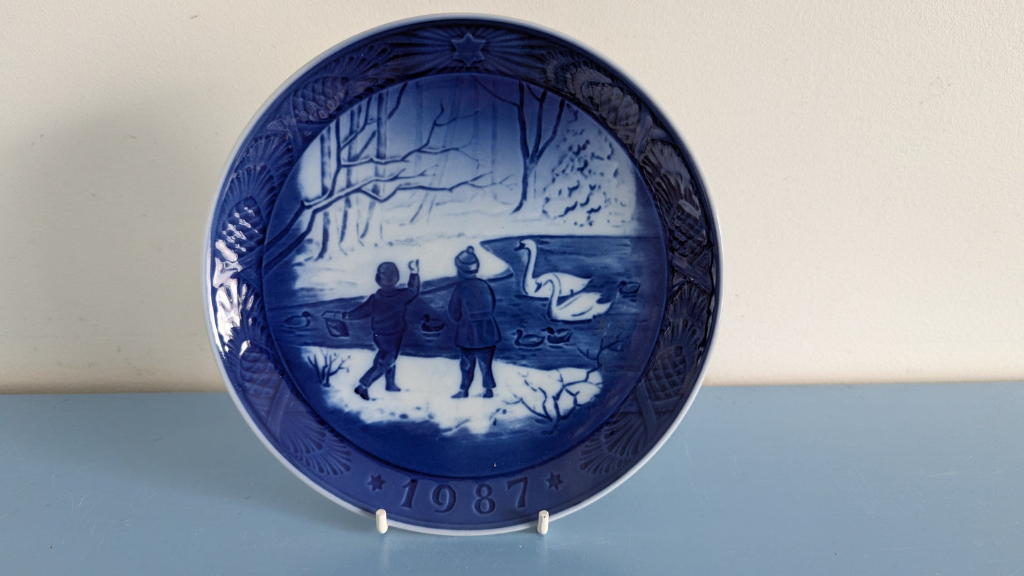Royal Copenhagen - Winterbirds Joululautanen 1987 (Sven Vestergaard)