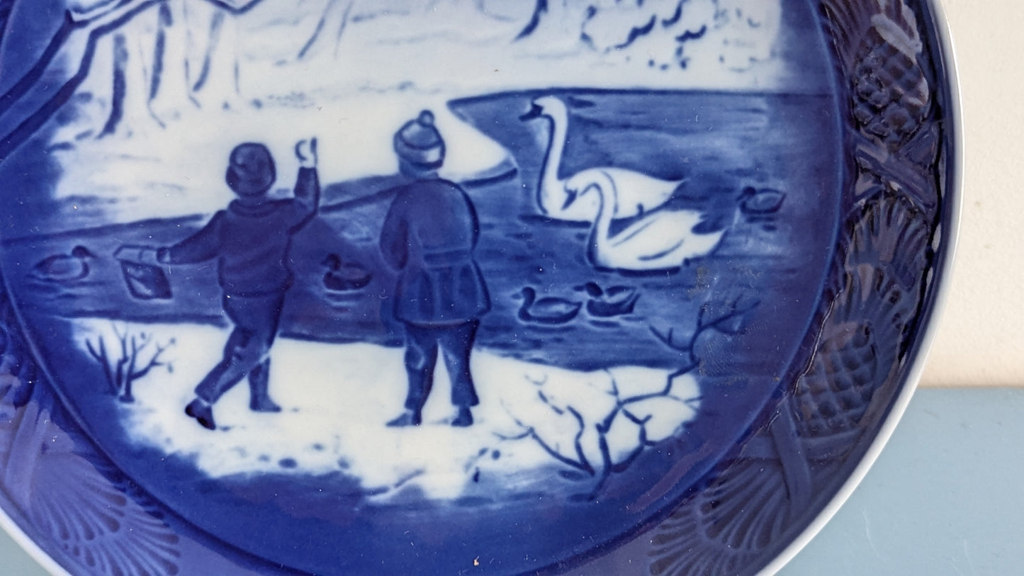 Royal Copenhagen - Winterbirds Joululautanen 1987 (Sven Vestergaard)