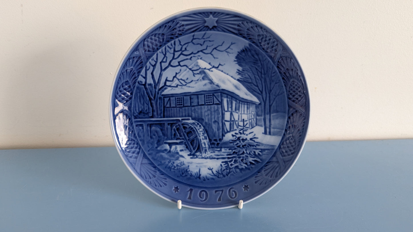 Royal Copenhagen - Vibaek Water-Mill Joululautanen 1976 (Kaj Lange)