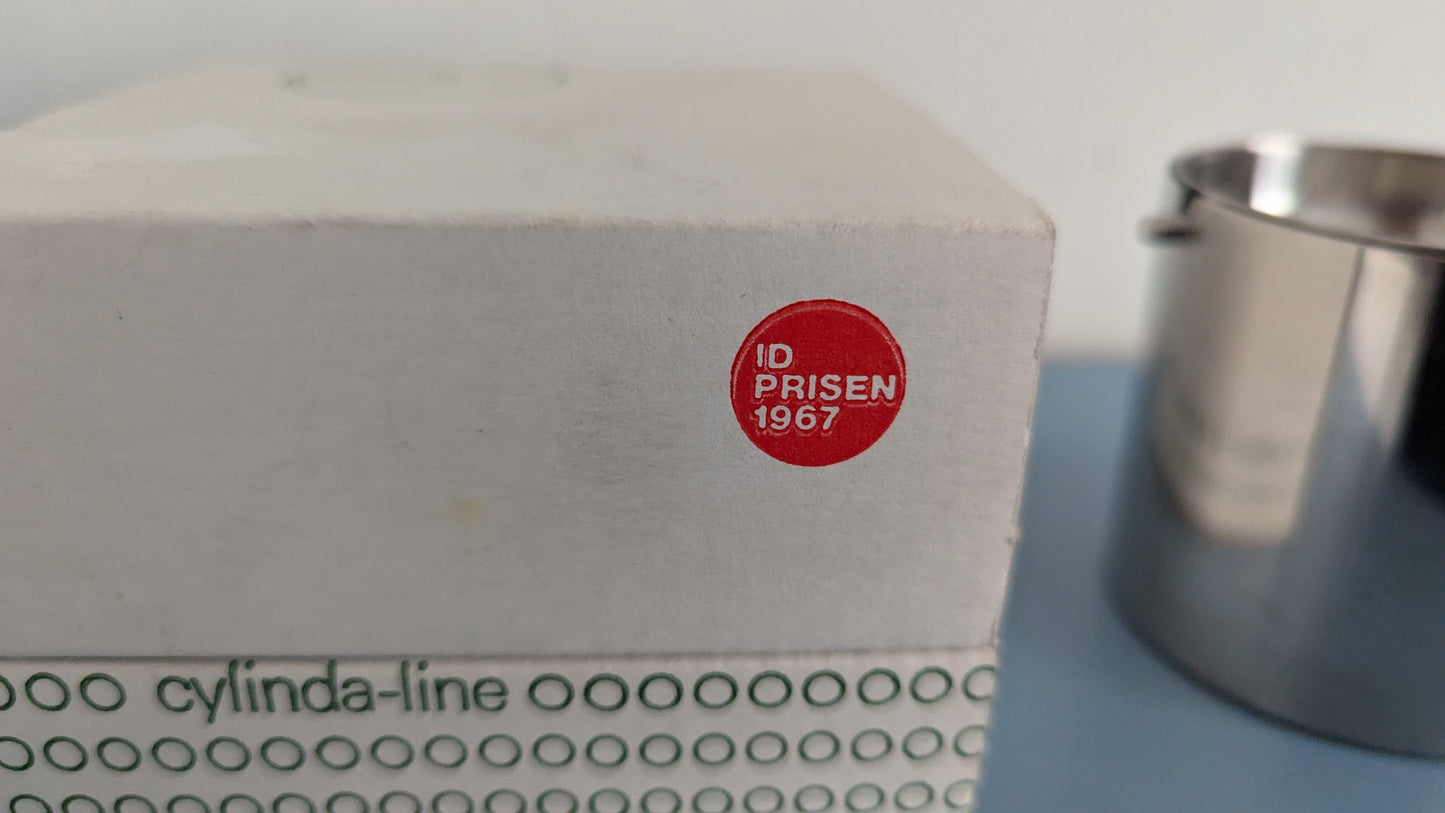 Stelton - Cylinda-Line Tuhka-astia (1967, Arne Jacobsen, Alk. Pakkauksessa)