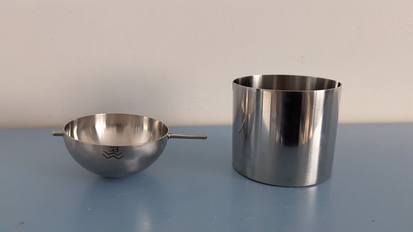 Stelton - Cylinda-Line Tuhka-astia (1967, Arne Jacobsen, Alk. Pakkauksessa)