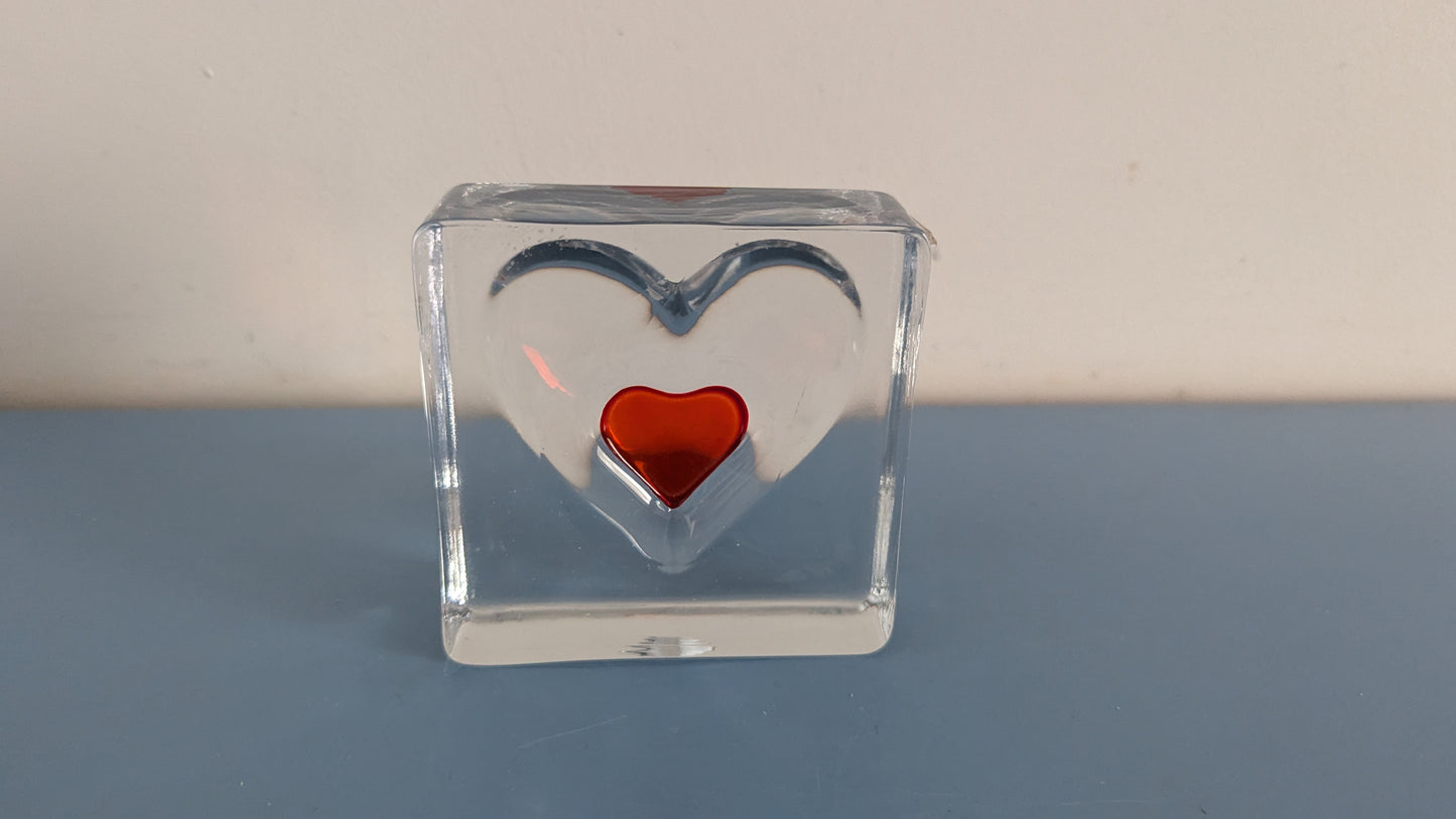 Riihimäen Lasi Punainen Sydän Paperipaino (1975, Alkuperäisessä Paketissa)