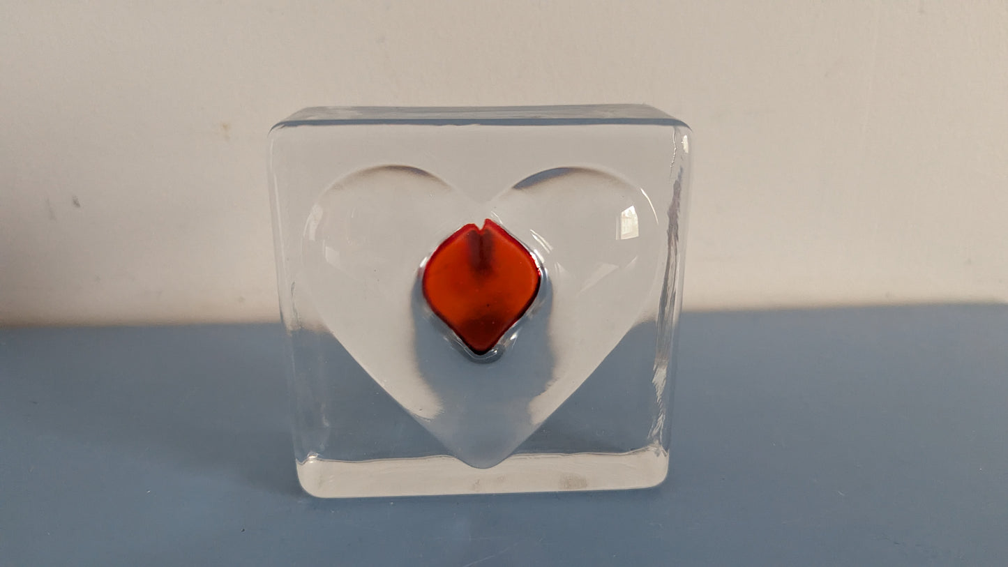 Riihimäen Lasi Punainen Sydän Paperipaino (1975, Alkuperäisessä Paketissa)