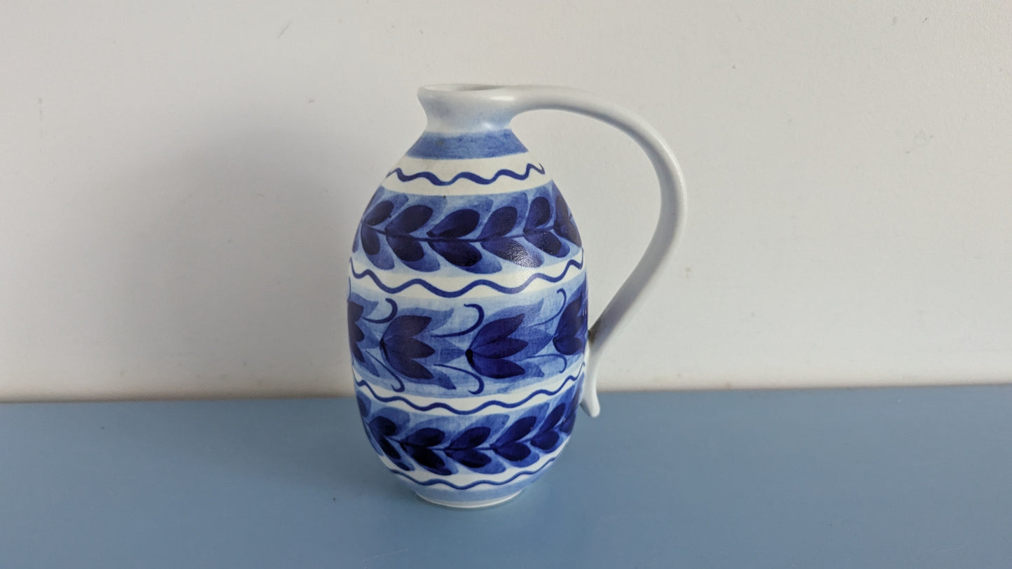 Arabia Käsinmaalattu Kannu / Kaadin / Ruukku (1964-1971, Signeerattu S.E.O)