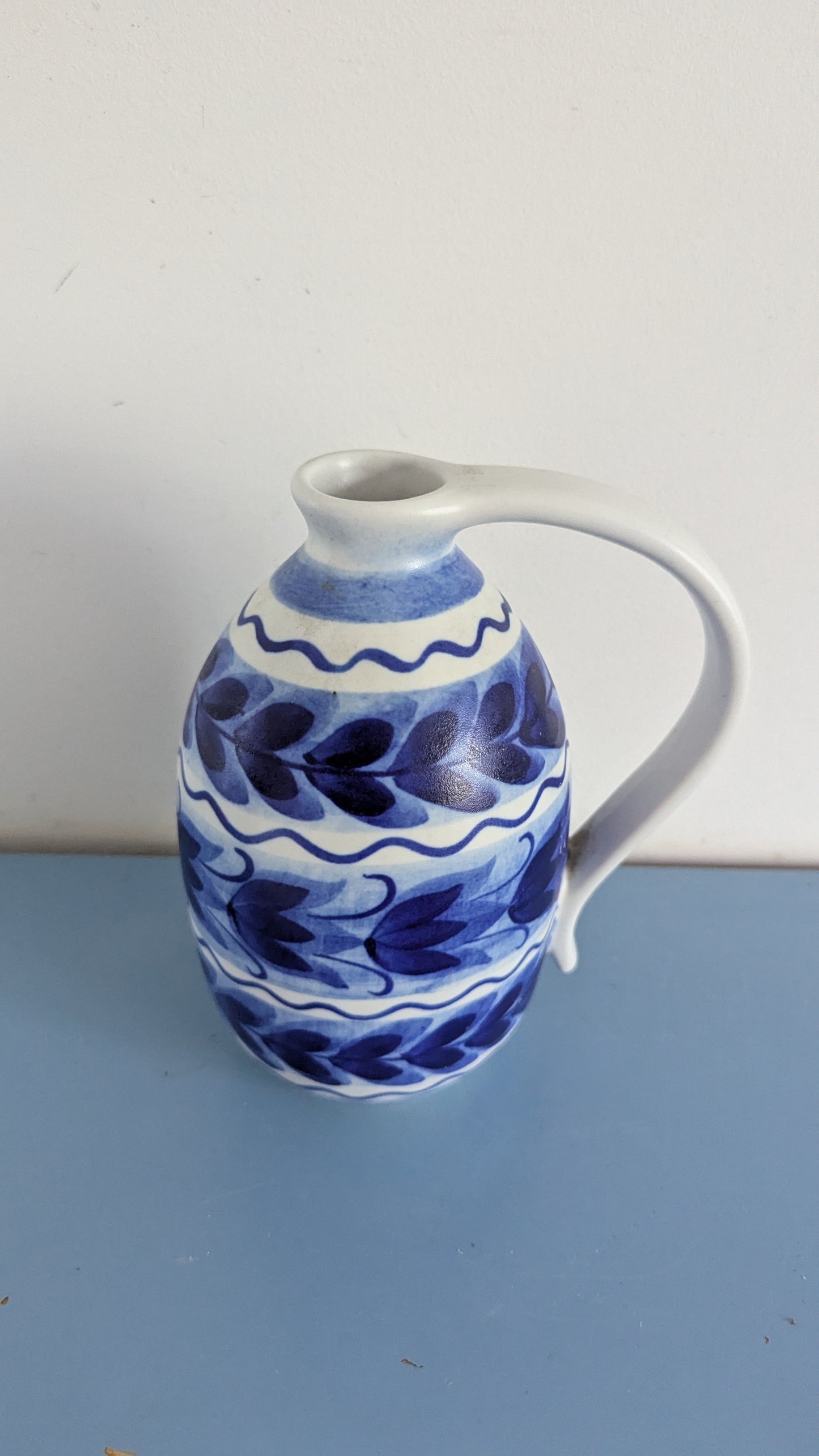 Arabia Käsinmaalattu Kannu / Kaadin / Ruukku (1964-1971, Signeerattu S.E.O)