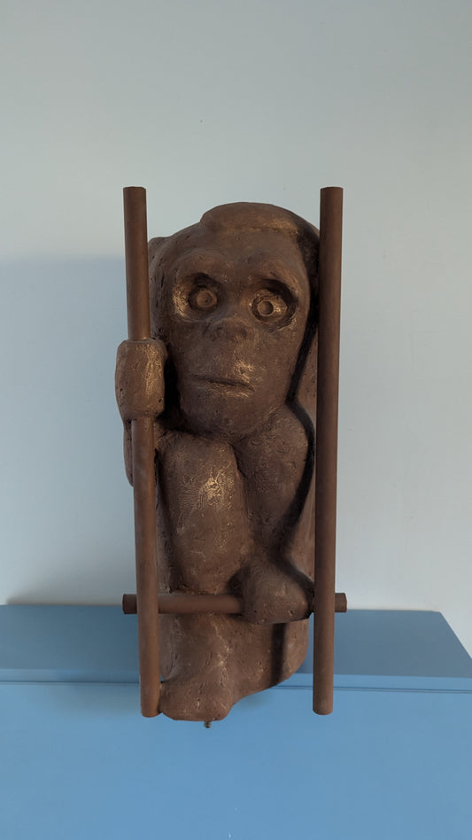 Kalevi Sundell - Isokokoinen Apina Veistos (Korkeus: 70cm, Metalli / Kipsi)