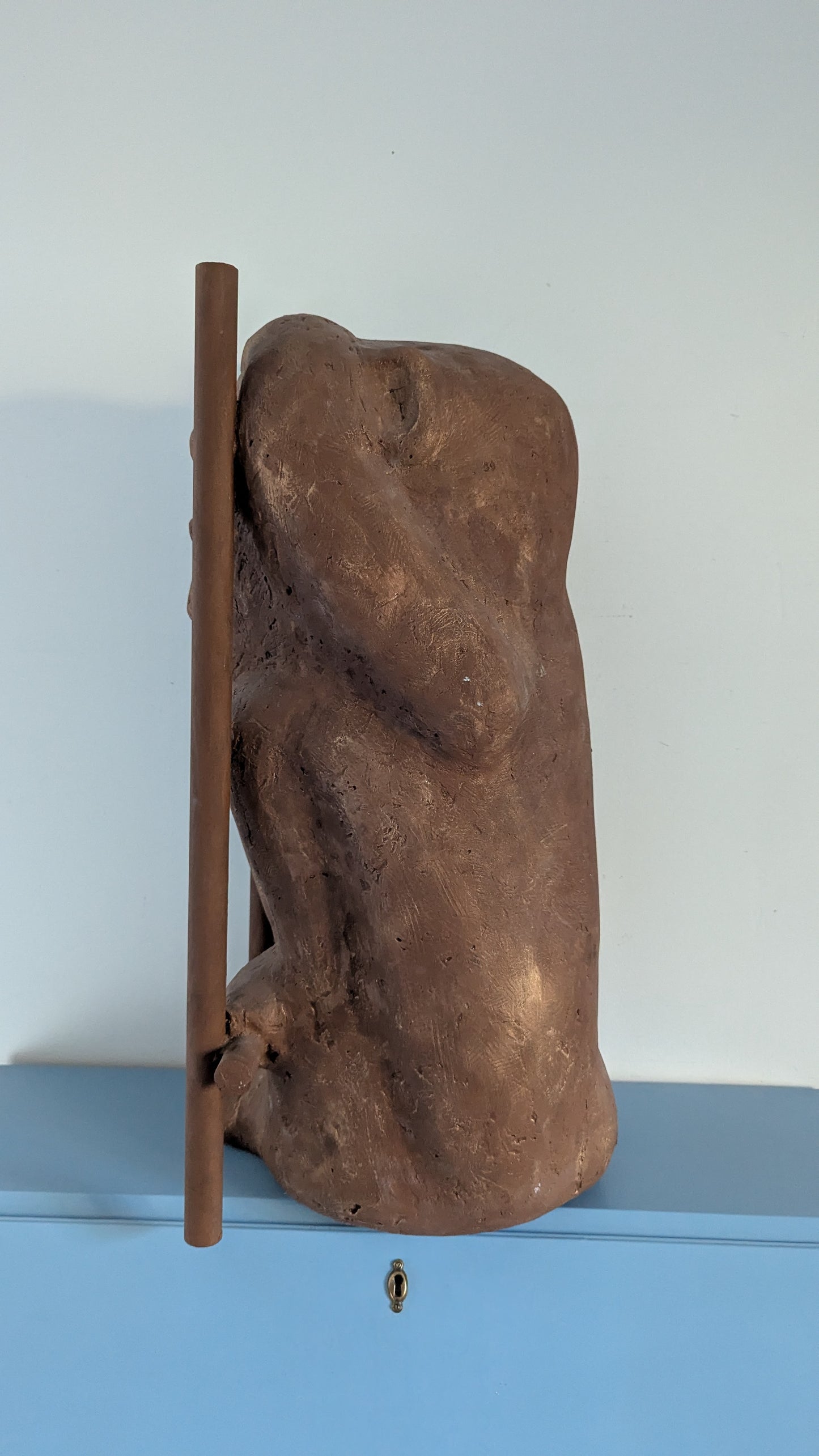 Kalevi Sundell - Isokokoinen Apina Veistos (Korkeus: 70cm, Metalli / Kipsi)