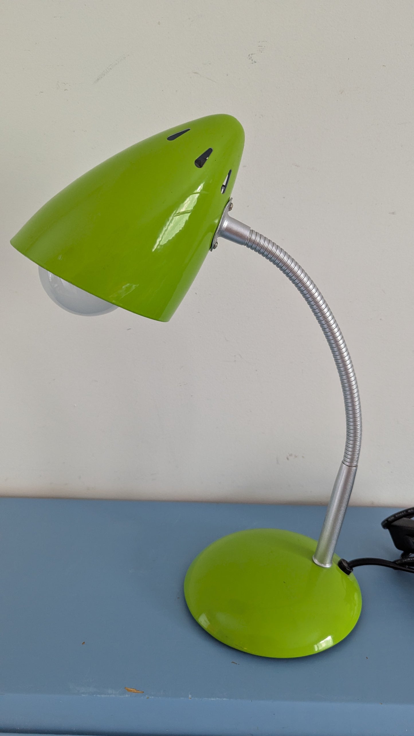 K-FAB Scandinavia - Pöytälamppu (Limenvihreä)
