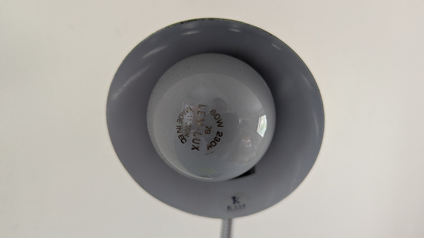 K-FAB Scandinavia - Pöytälamppu (Limenvihreä)