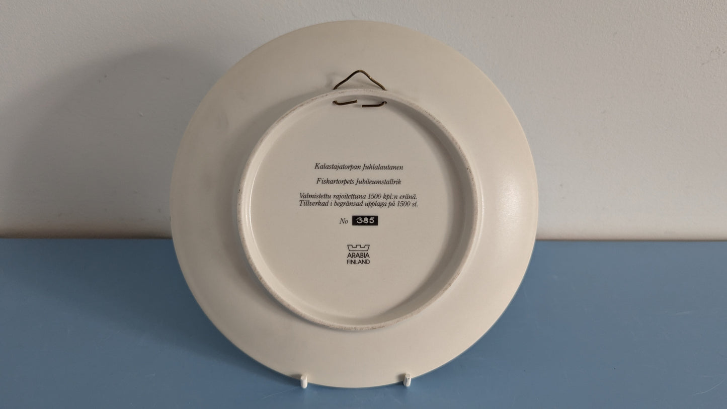Arabia - Kalastajatorppa Juhlalautanen / Seinälautanen (Numeroitu 385/1500)