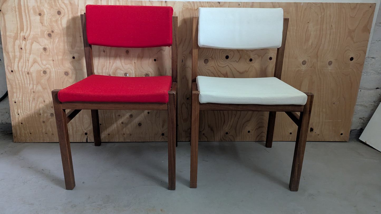 Isku - Julkisen Tilan Tuoli (4kpl, 3 Valkoista ja 1 Punainen)