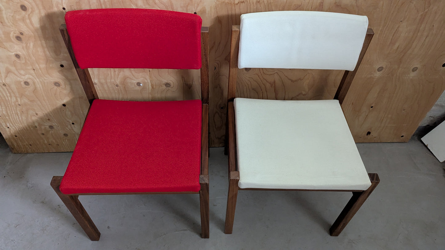 Isku - Julkisen Tilan Tuoli (4kpl, 3 Valkoista ja 1 Punainen)