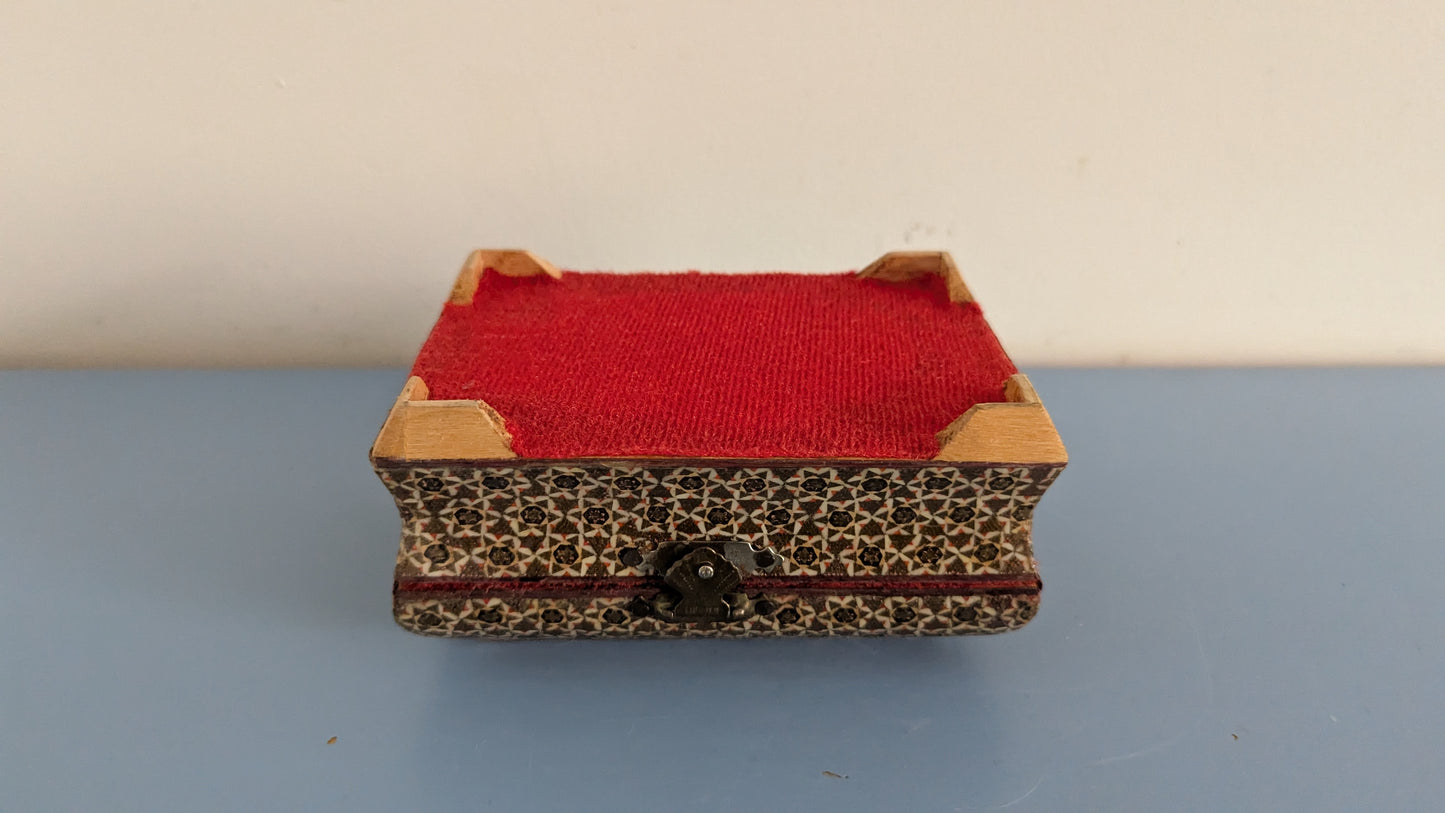 Vanha Persialaistyylinen Korurasia / Puurasia (Sisällä Kangaspäällyste)