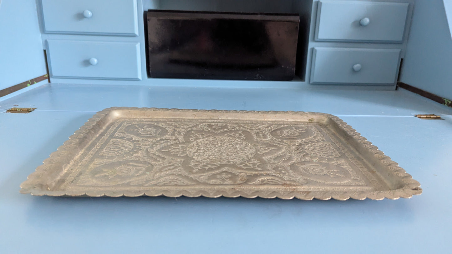 Vanha Persialainen Metallinen Tarjotin (Signeerattu)