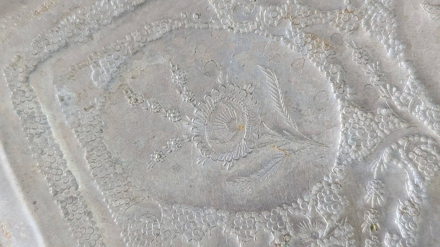 Vanha Persialainen Metallinen Tarjotin (Signeerattu)