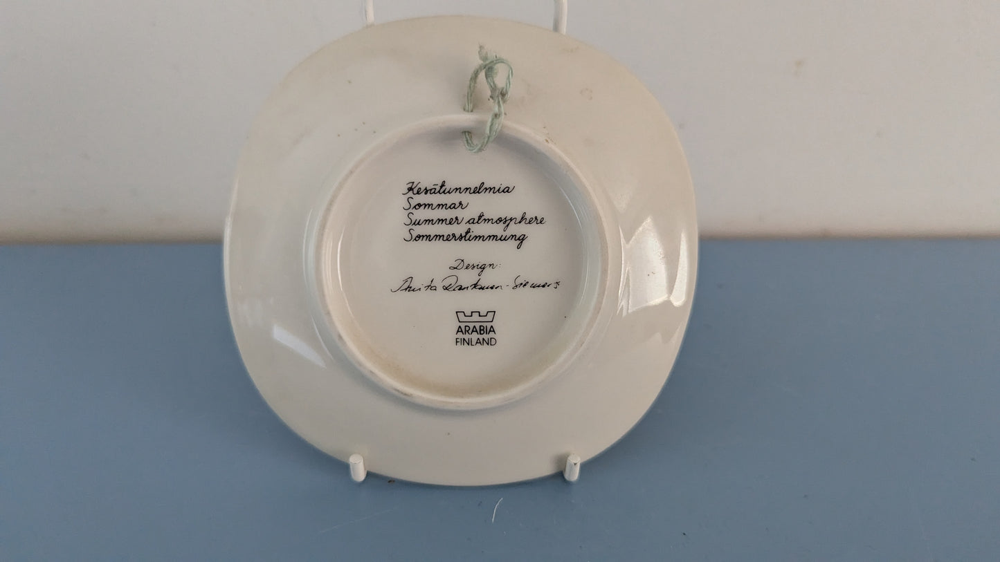 Arabia Kesätunnelmia Seinälautanen (Anita Rantanen-Siewers)