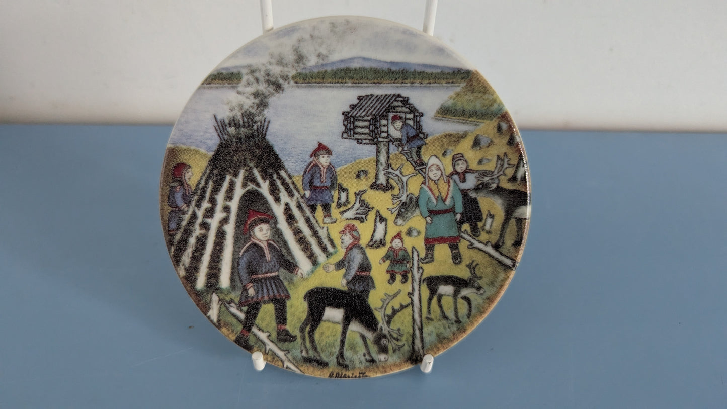 Arabia - Kolttain Asuinpaikka Seinälautanen (1987, Andreas Alariesto)