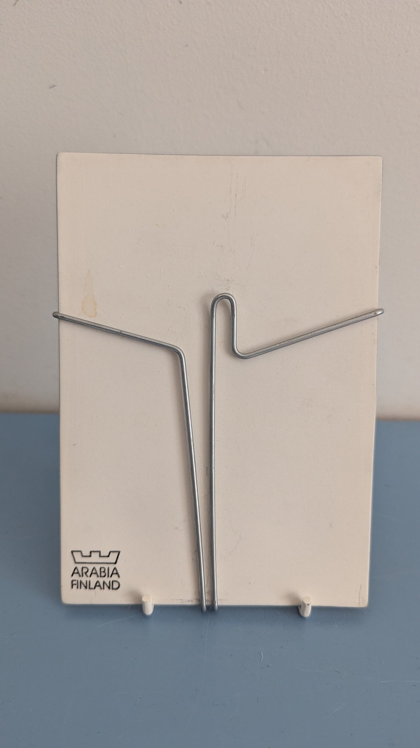 Arabia Lumihiutaleita Hiljalleen Seinälaatta (2002, Heljä Liukko-Sundström)