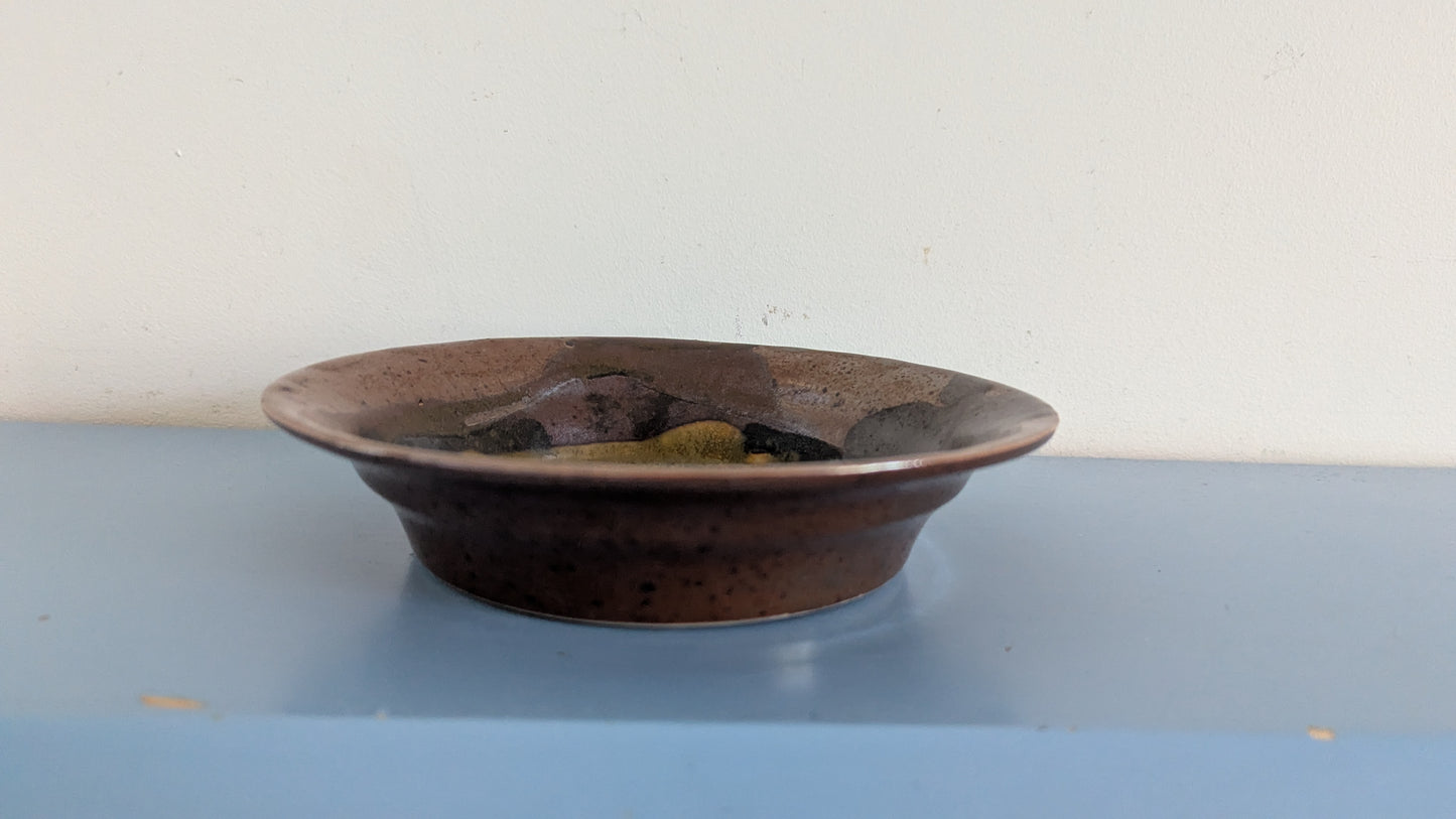 Alamaan Keramiikka - Syvälautanen (1974-1980-luvun Alku, Sign. Liisa Hallamaa)