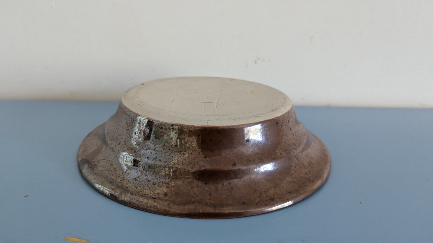 Alamaan Keramiikka - Syvälautanen (1974-1980-luvun Alku, Sign. Liisa Hallamaa)