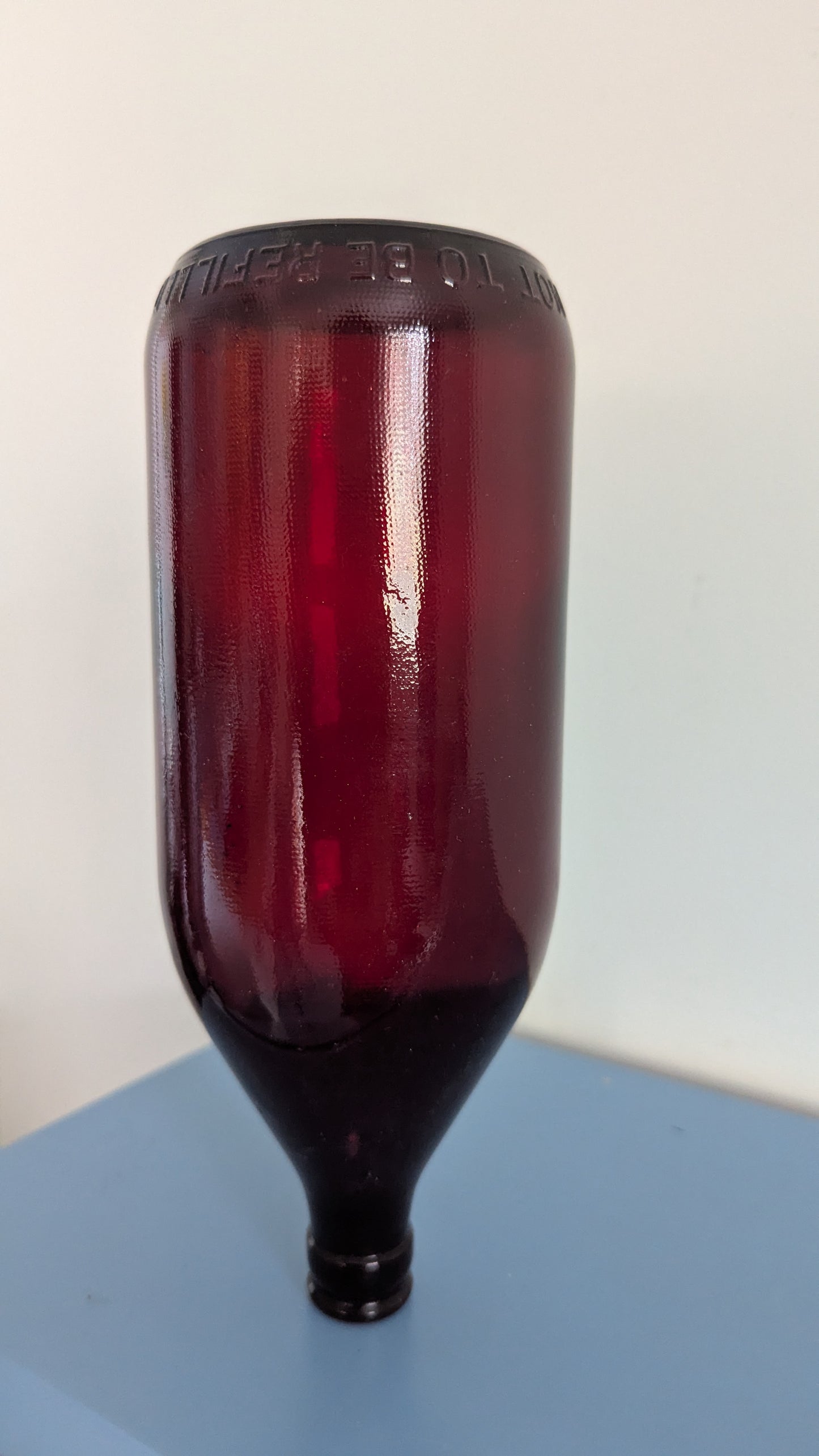 Anchor Hocking - Royal Ruby Olutpullo / Schlitz-pullo (1949–1963. 1 Litra)