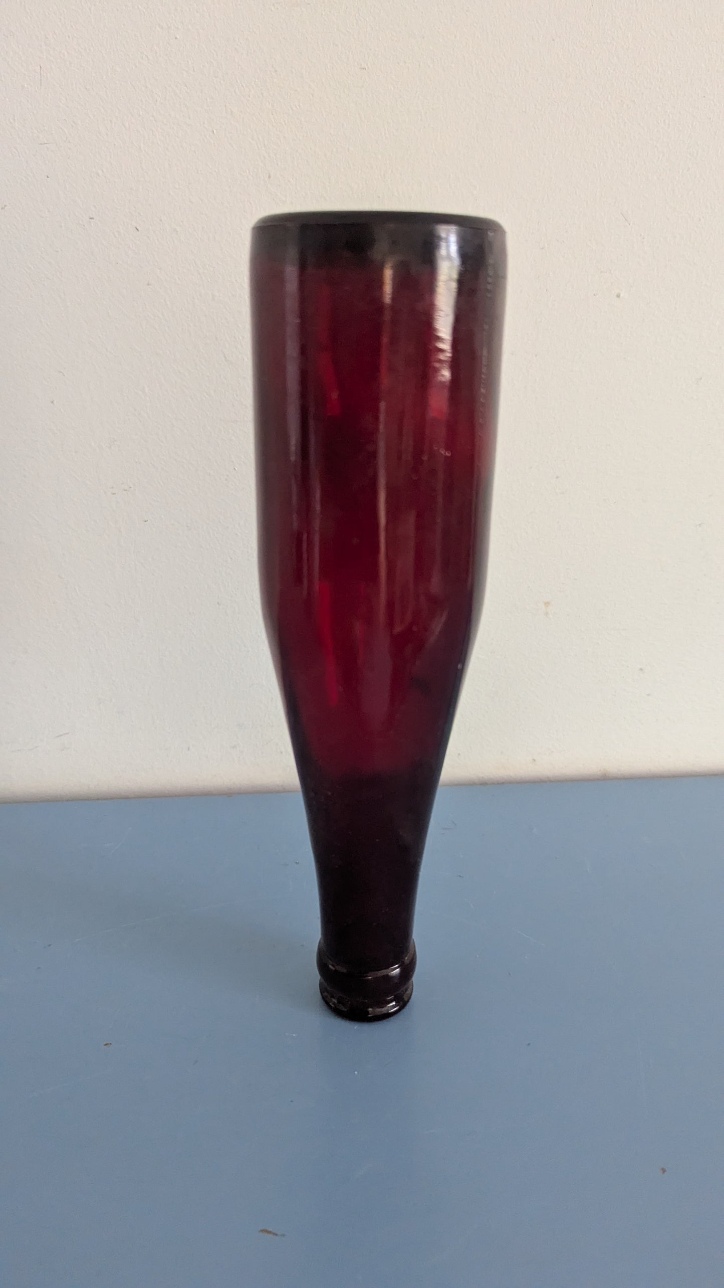 Anchor Hocking - Royal Ruby Olutpullo / Schlitz-pullo (1949–1963. 21cl)
