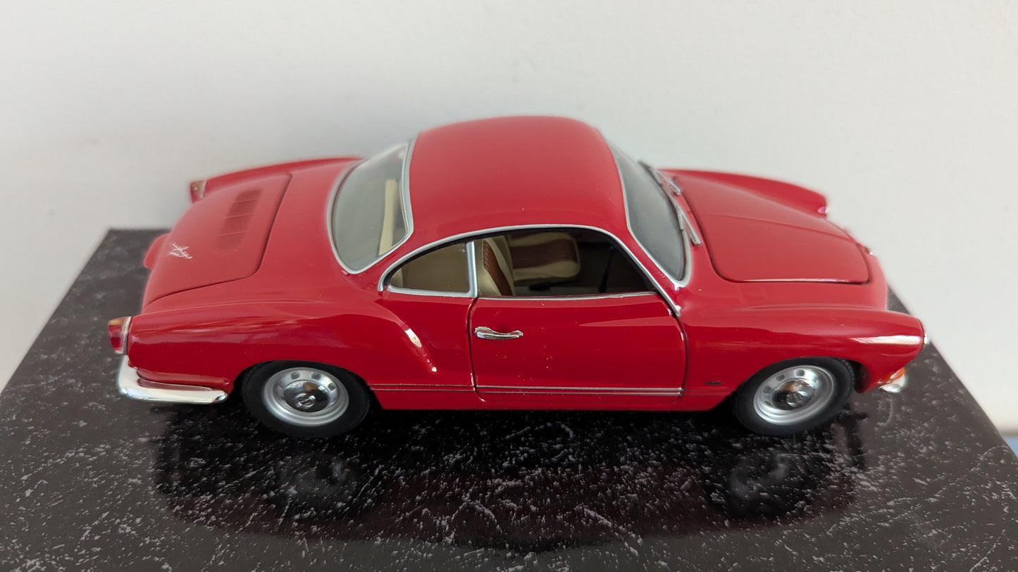 Paul's Model Art - Karmann Ghia Coupe (1/24, Alkuperäisessä Paketissa)