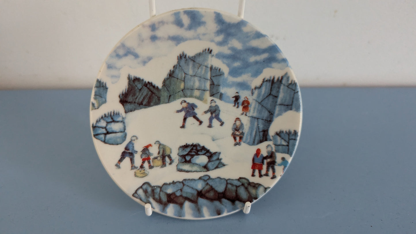 Arabia Suomalaiset Jäämeren Rannalla Seinälautanen (Andreas Alariesto)