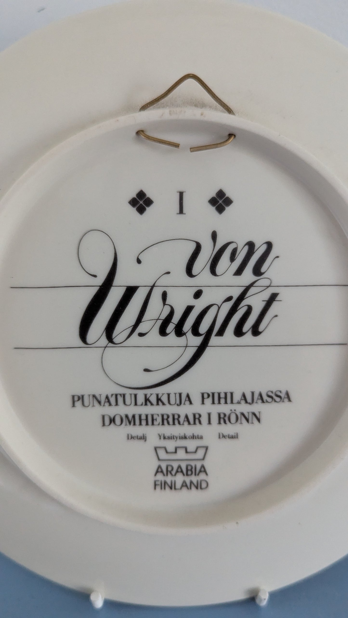 Arabia Punatulkkuja Pihlajassa Seinälautanen Nro 1 (Ferdinand von Wright)