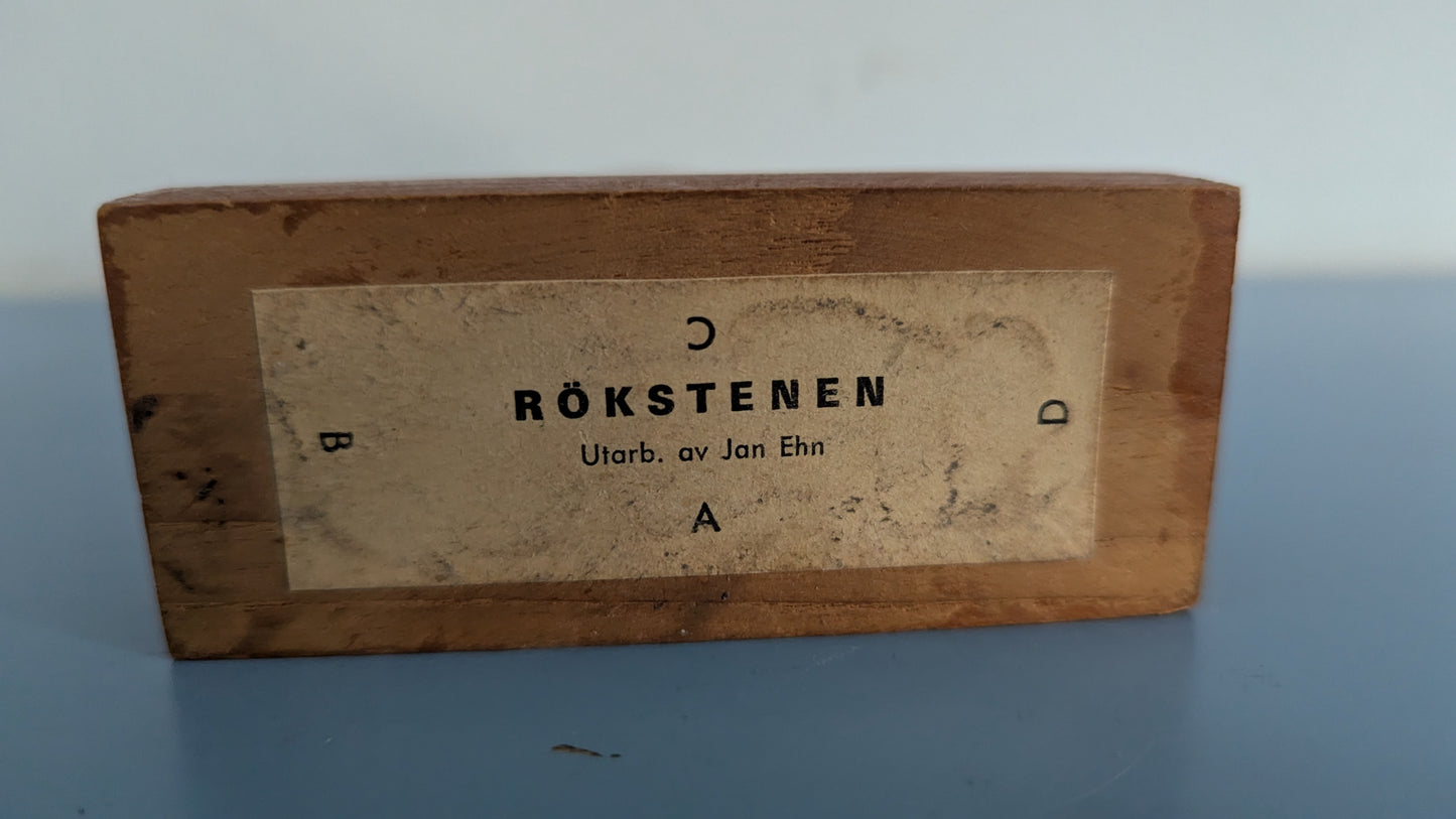 Jan Ehn - Rökin Kivi / Rökstenen Patsas