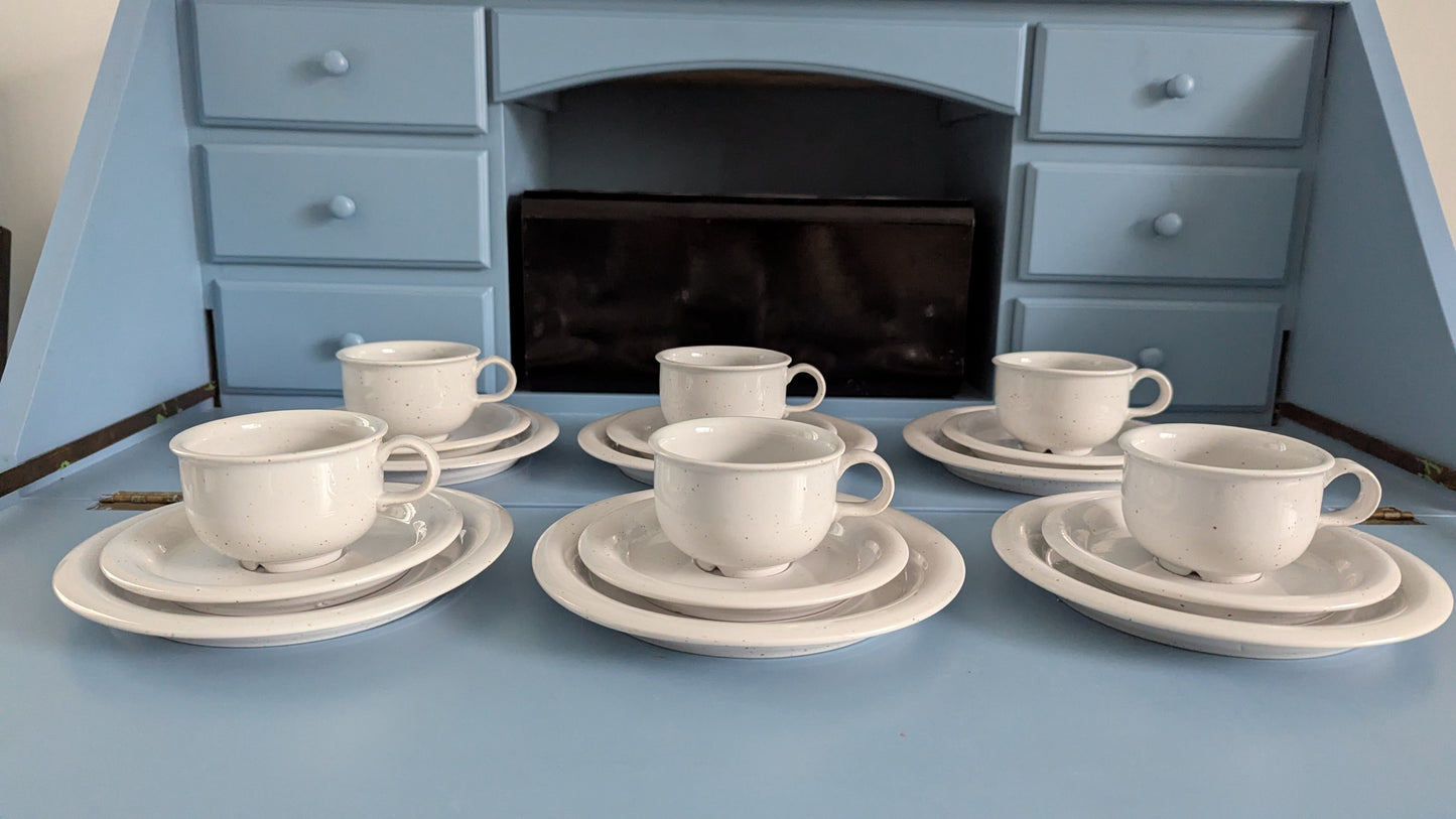 Pentik Menu Kahviastiasto Kuudelle Hengelle (18-osaa, 1984-1987, Peter Winquist)