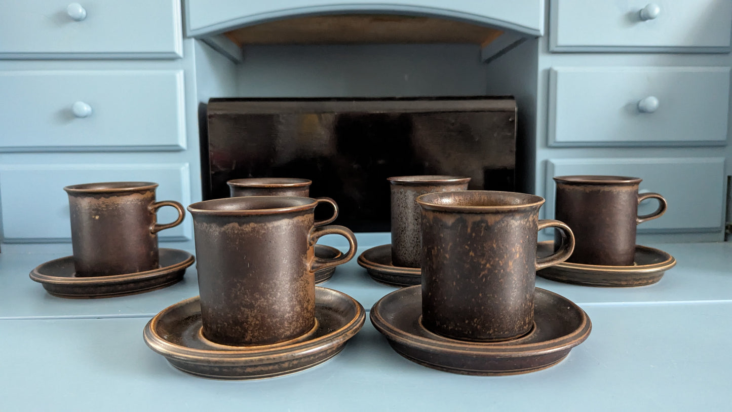 Arabia Ruska Kahviastiasto Kuudelle Hengelle (12-osaa, 1960-1999, Ulla Procope)