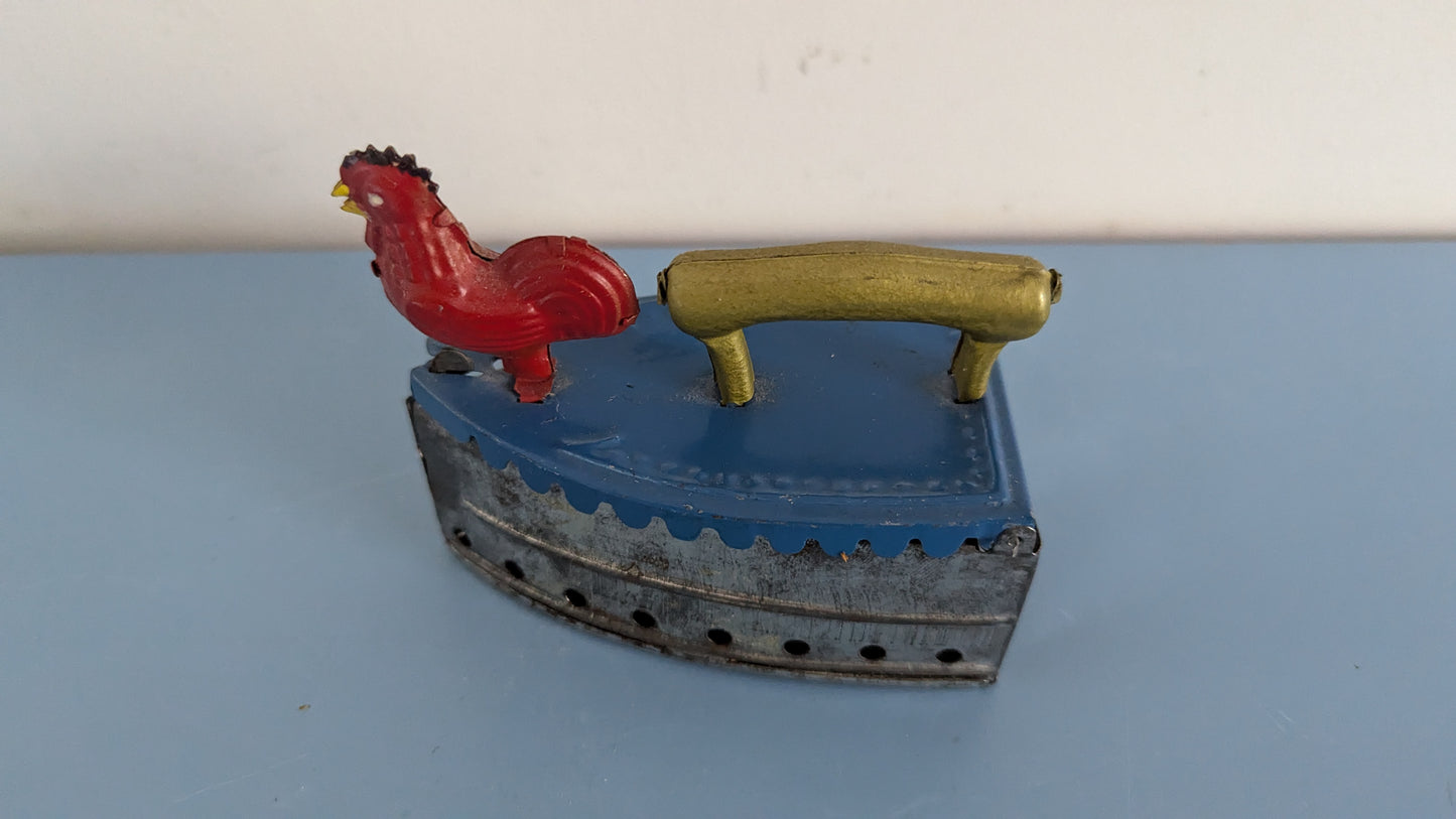 Vanha Peltinen Lasten Hiilikäyttöinen Silitysrauta