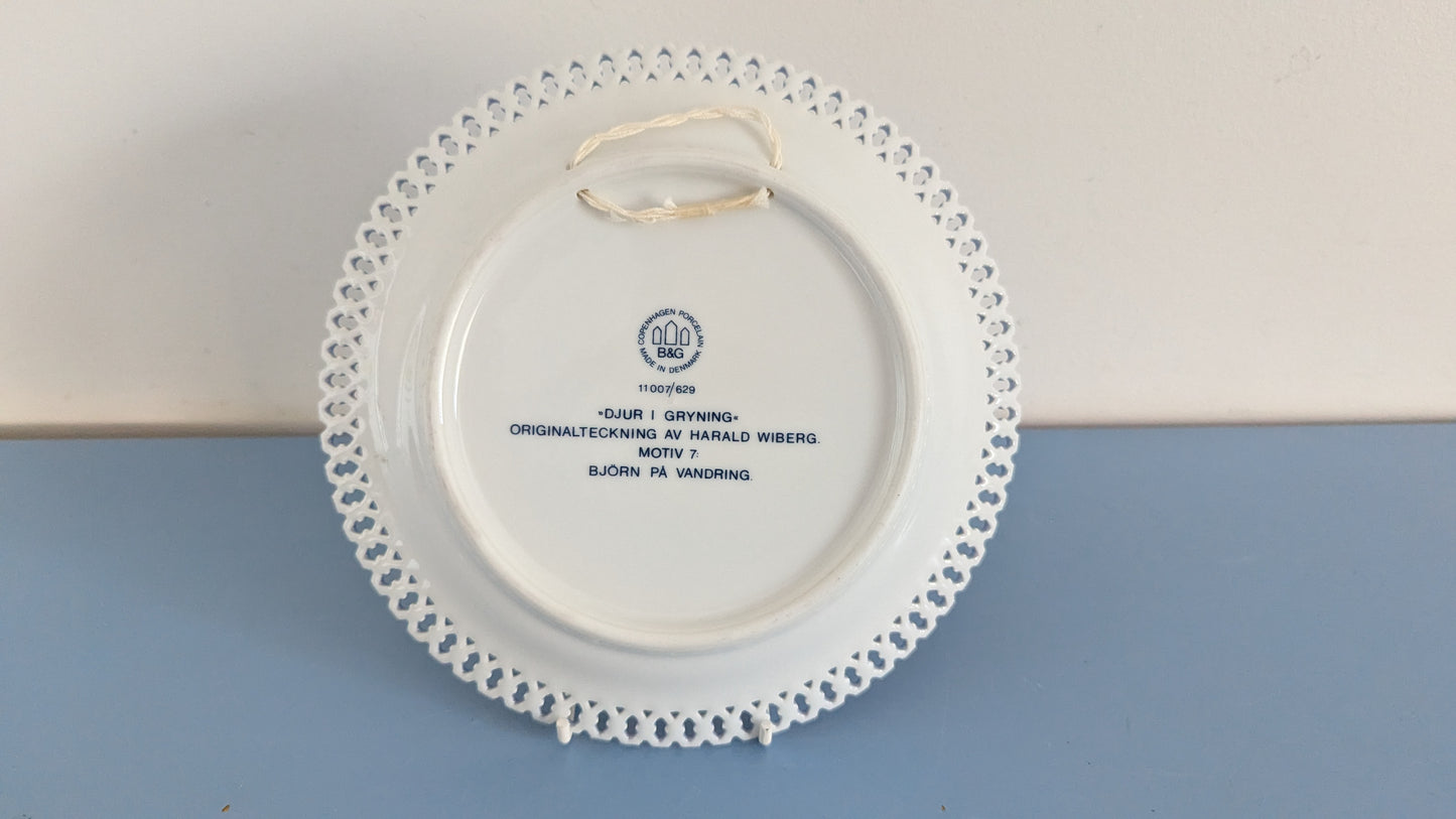 Bing & Grondahl Eläimiä Aamunkoitteessa - Karhu Vaelluksella Seinälautanen