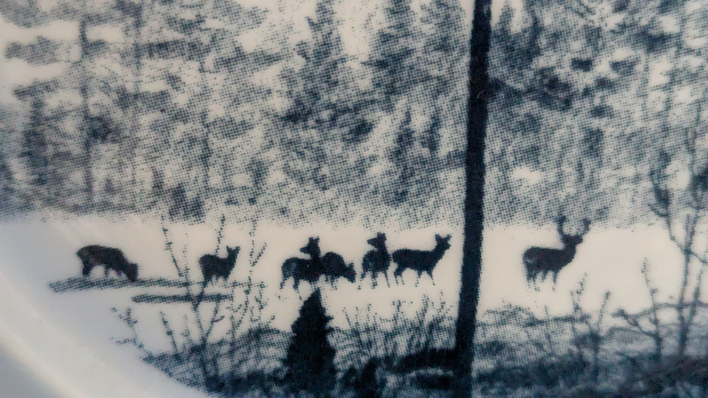 Bing & Grondahl Eläimiä Aamunkoitteessa - Metsäkauriiden Lauma Seinälautanen