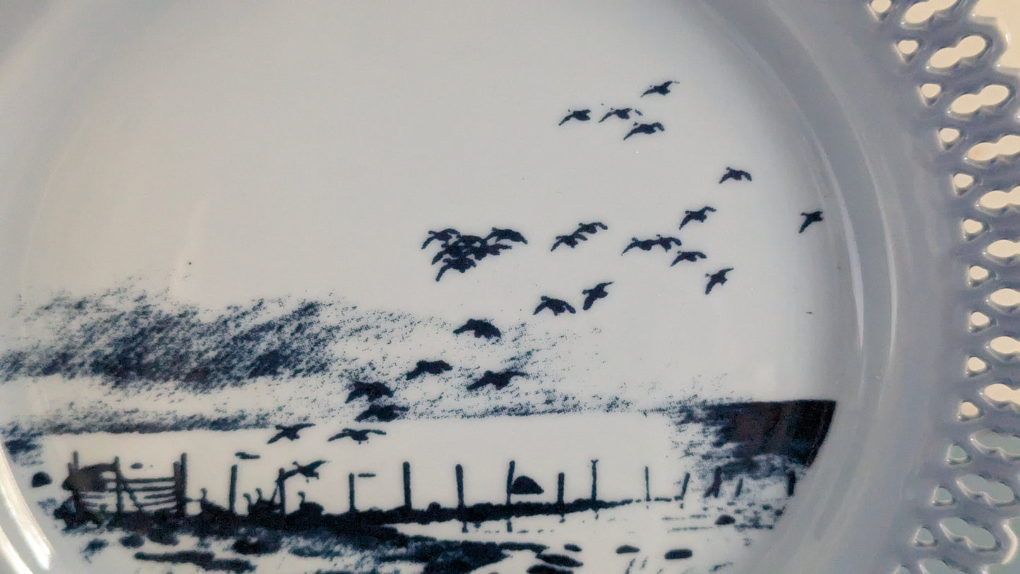 Bing & Grondahl Eläimiä Aamunkoitteessa - Sorsia Järvellä Seinälautanen