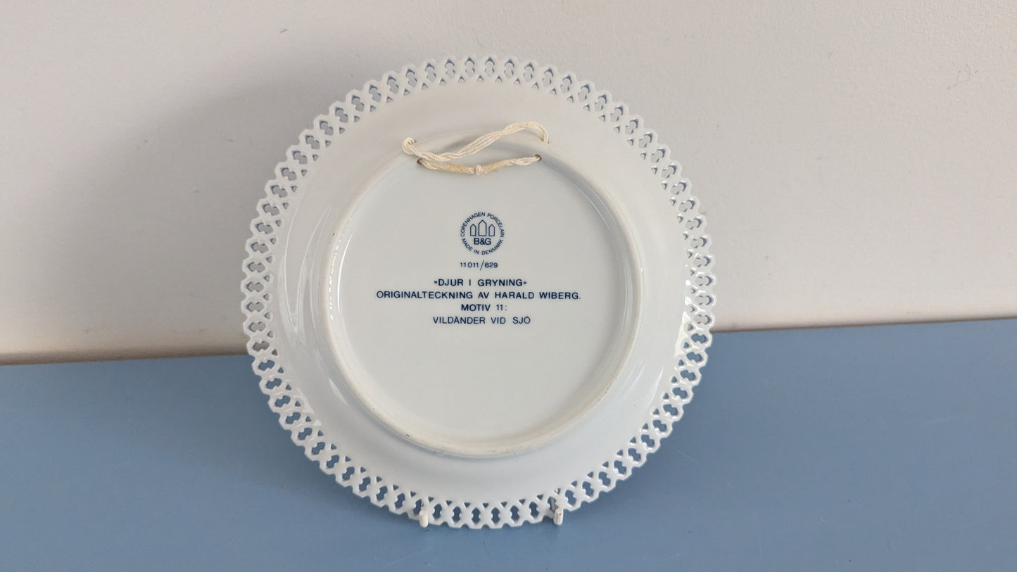 Bing & Grondahl Eläimiä Aamunkoitteessa - Sorsia Järvellä Seinälautanen