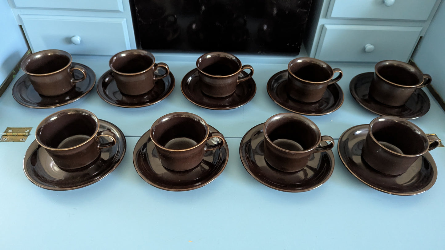 Arabia HD-Mallin Kahviastiasto Yhdeksälle Hengelle (18-Osaa, 1971-1975)