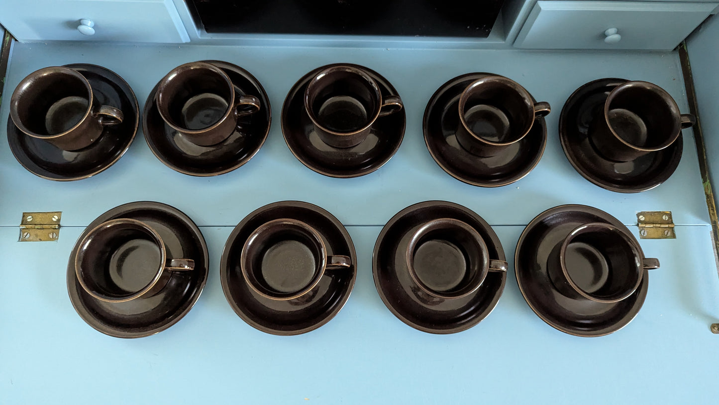 Arabia HD-Mallin Kahviastiasto Yhdeksälle Hengelle (18-Osaa, 1971-1975)