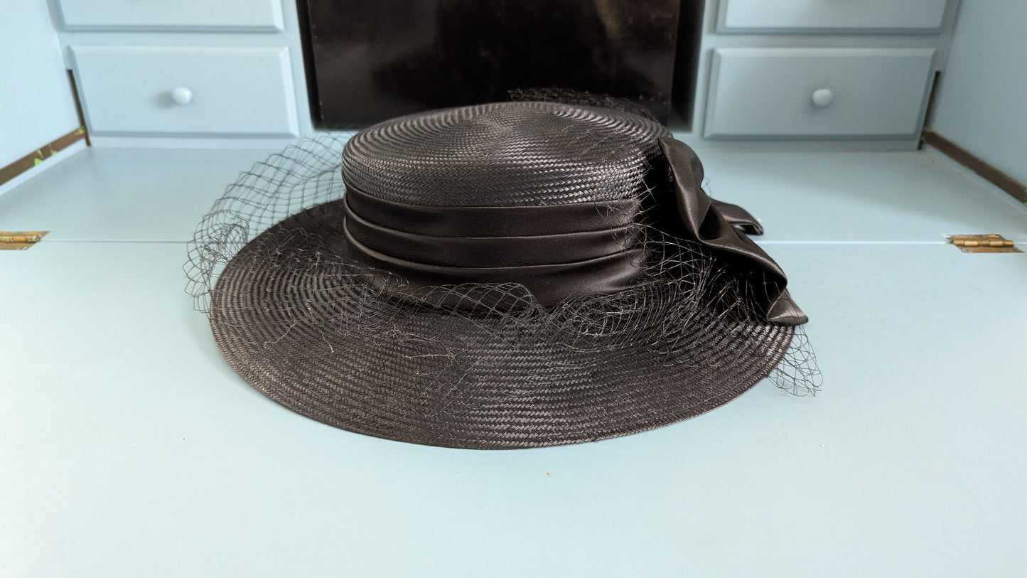 Naisten Englantilainen Rusetilla Koristeltu Hattu (Made in England, 100% Straw)