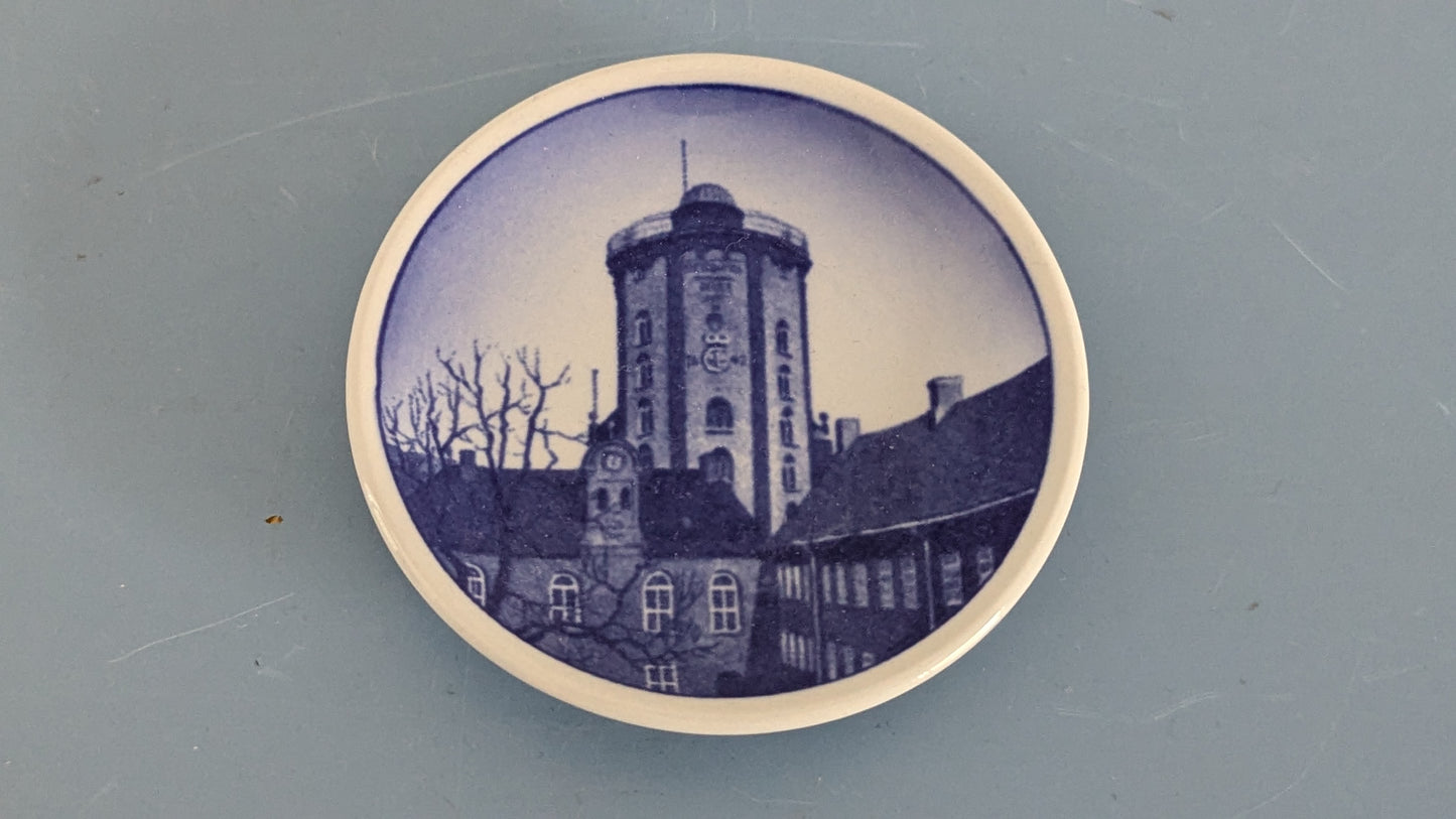 Royal Copenhagen Pyöreä Torni  - 2010 Sarjan Seinälautanen (Nro. 8)