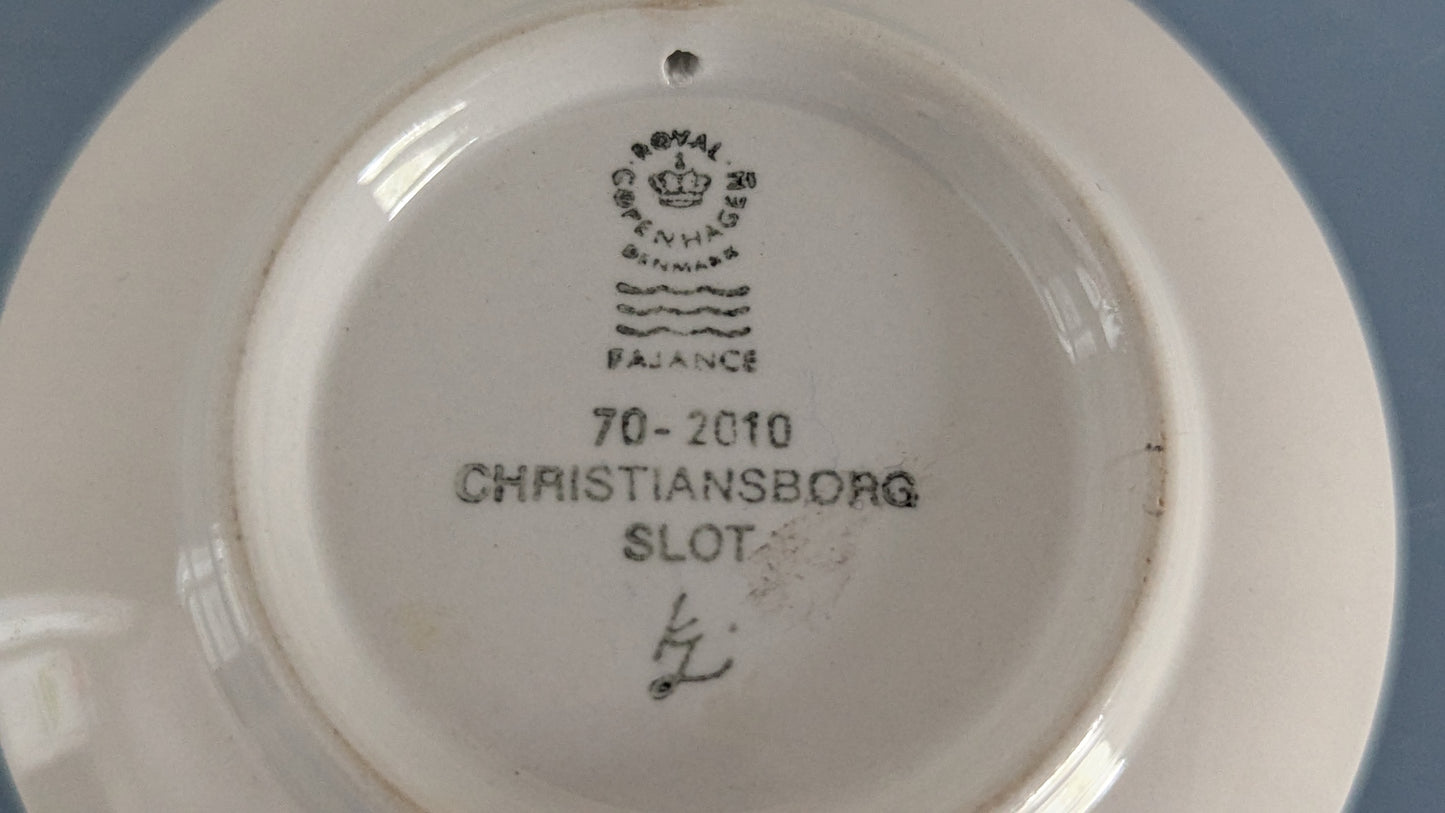 Royal Copenhagen Christiansborgin Linna - 2010 Sarjan Seinälautanen (Nro. 70)