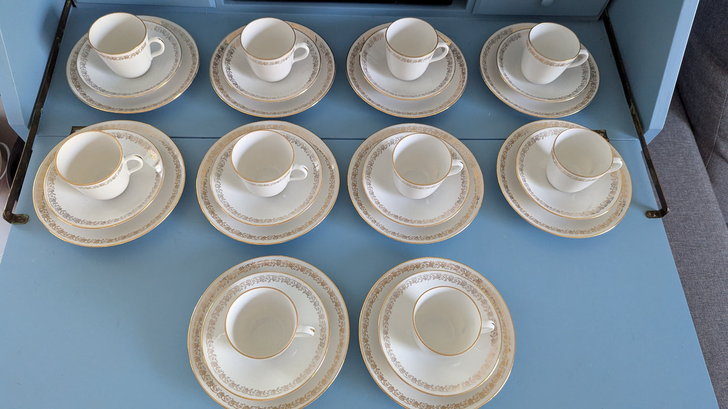 Rörstrand Lenita Kahviastiasto Kymmenelle Hengelle (30-osainen)