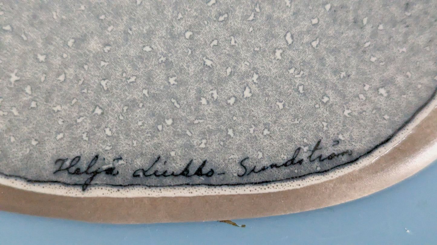 Arabia Lilja Seinälaatta (1990, Heljä Liukko-Sundström)