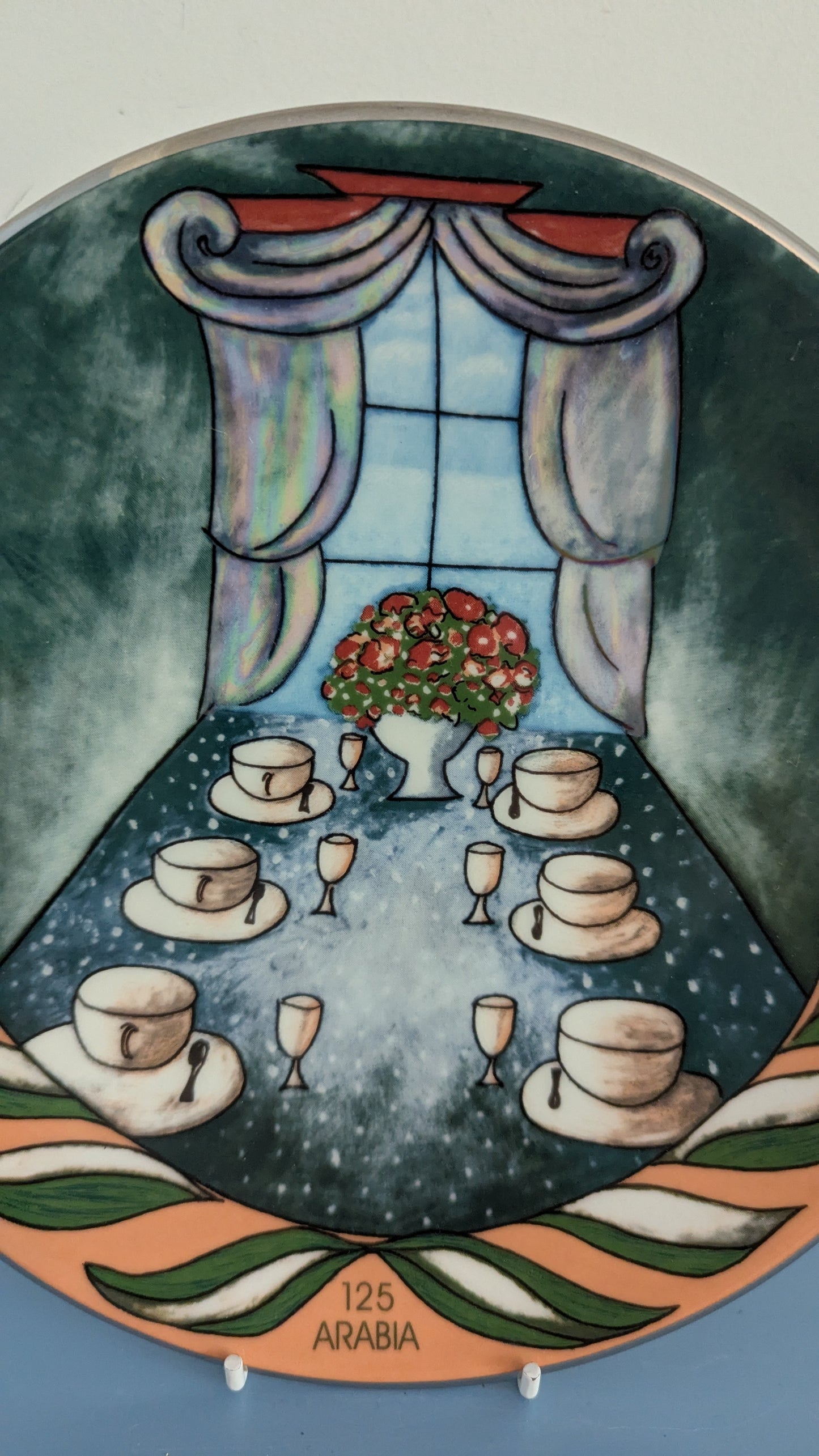 Arabia Kauneutta Etsimässä Seinälautanen (1998, Heljä Liukko-Sundström)