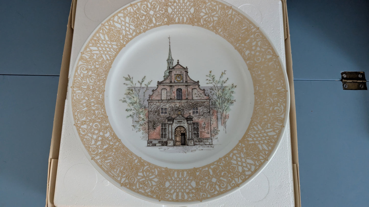 Royal Copenhagen Holmenin Kirkko Seinälautanen (1977, Alk. Paketissa)