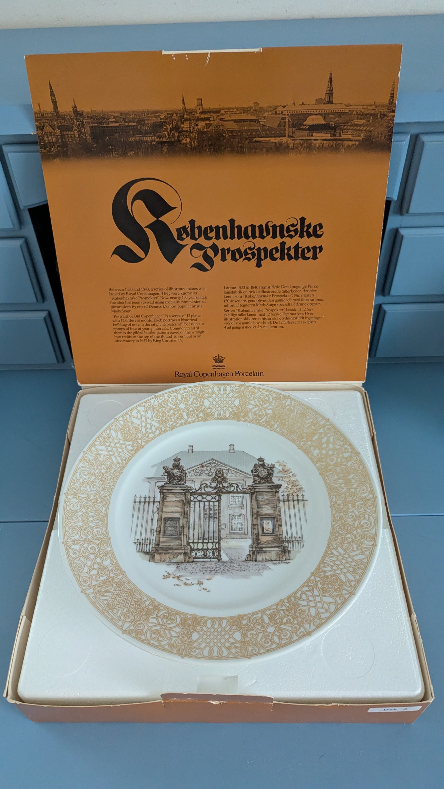 Royal Copenhagen Entinen Taideteollisuusmuseo Seinälautanen (1977, Alk. Paketissa)